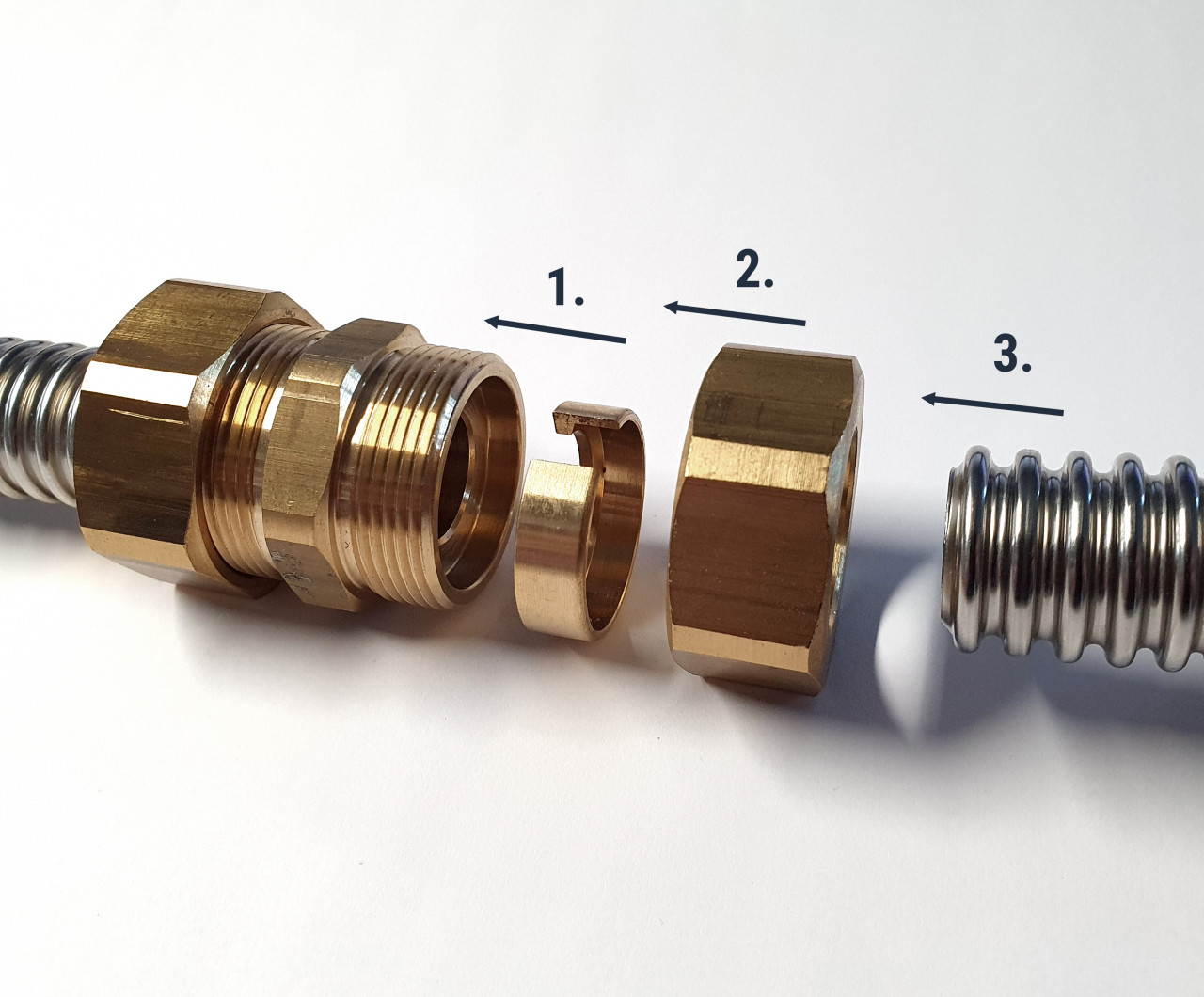 Wellrohrverschraubung metallisch dichtend auf Innengewinde nur für weitgewelltes Edelstahlwellrohr